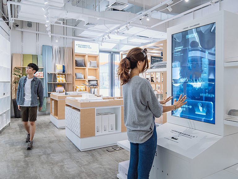 Why Virtual Try-On Is Transforming The Retail Experience